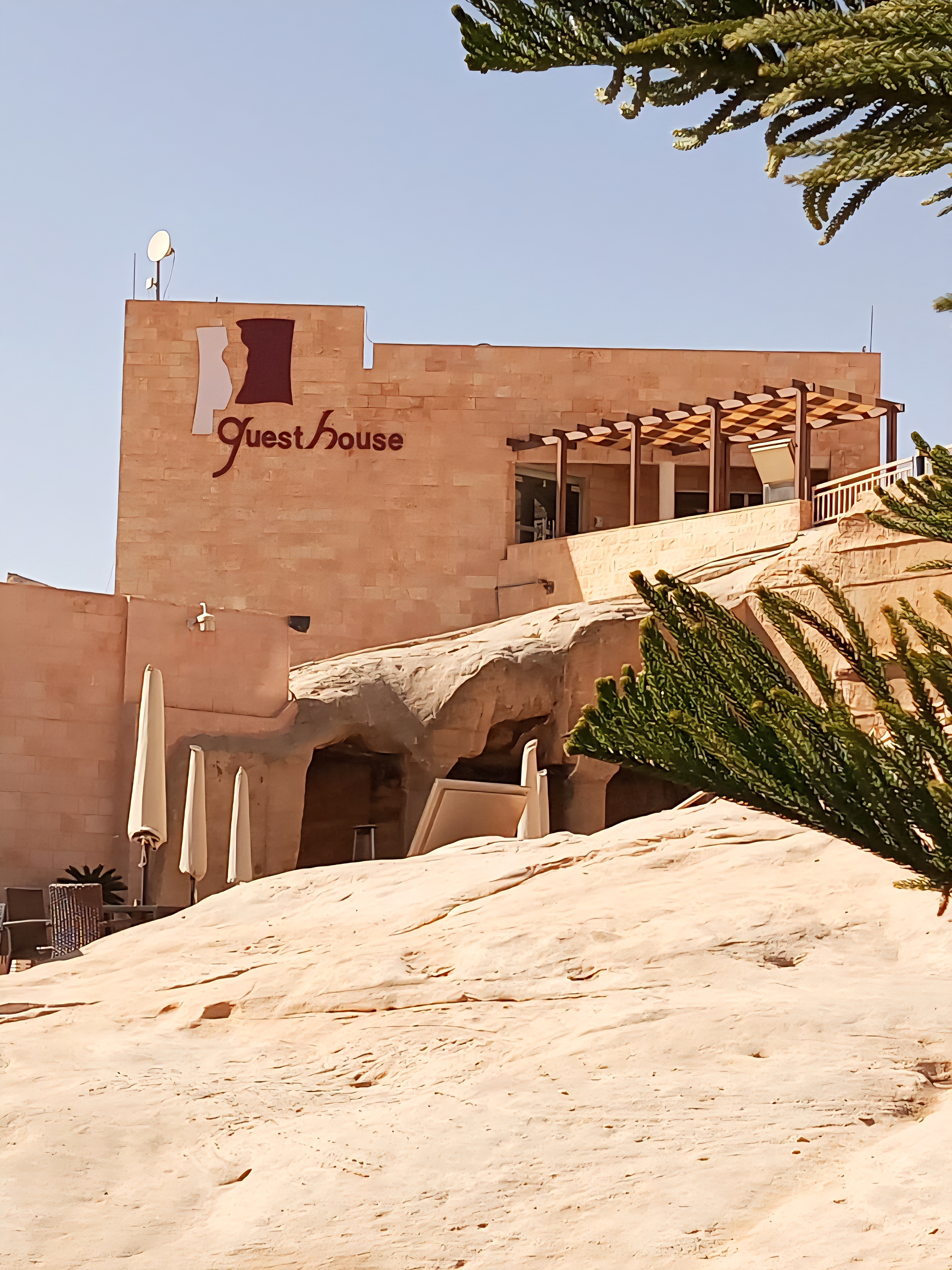 Guest House Petra pergola system